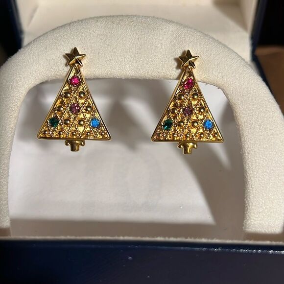 Vintage Avon Gold Christmas tree pierced earrings. - Picture 1 of 4